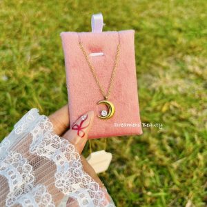 moon single necklace