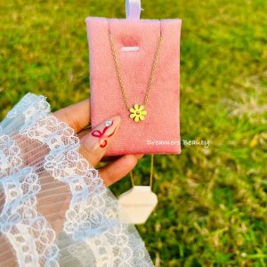 single daisy necklace