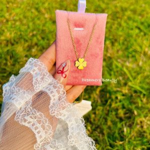 four leaf flower necklace